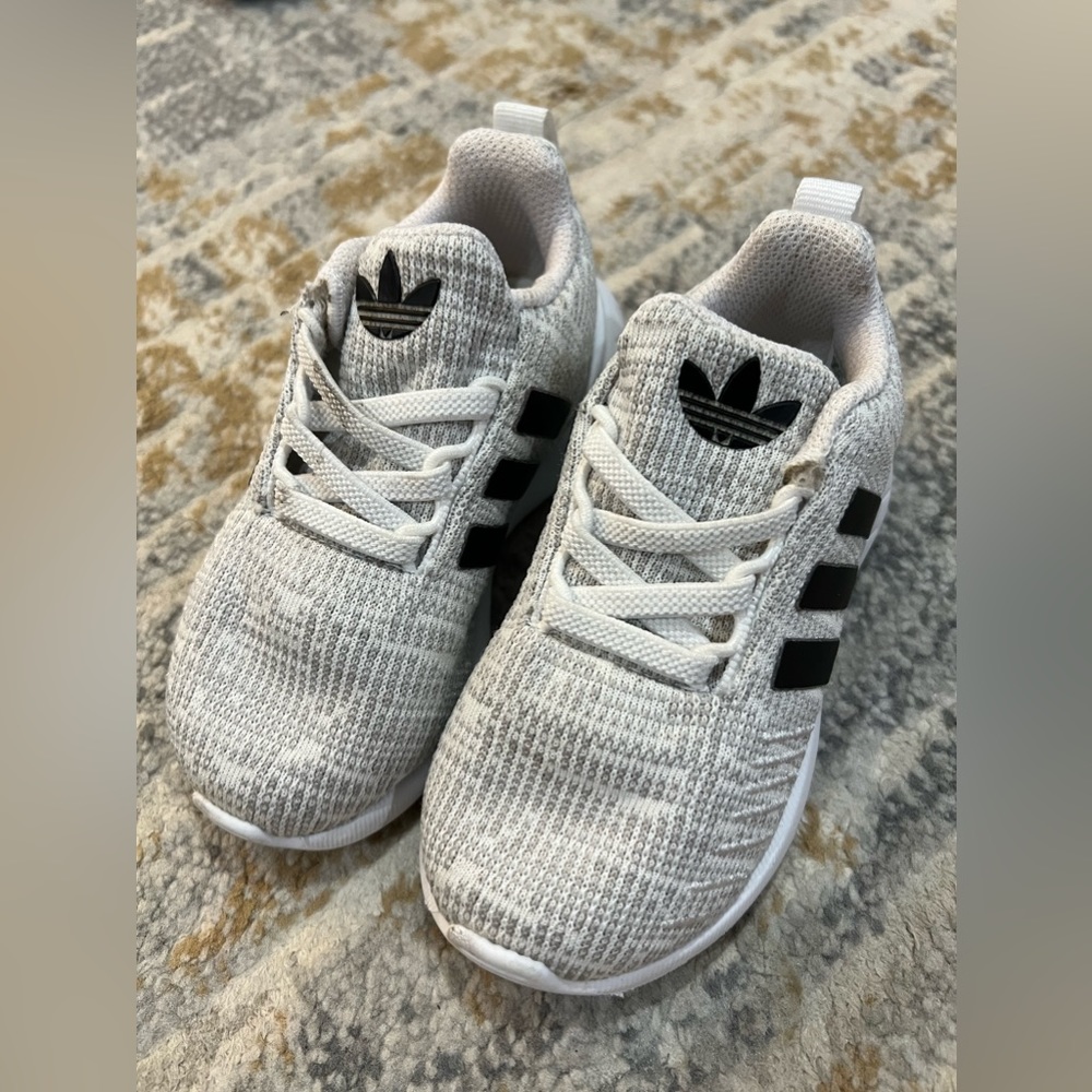 Used adidas baby girl shoe! US 7 only $12.